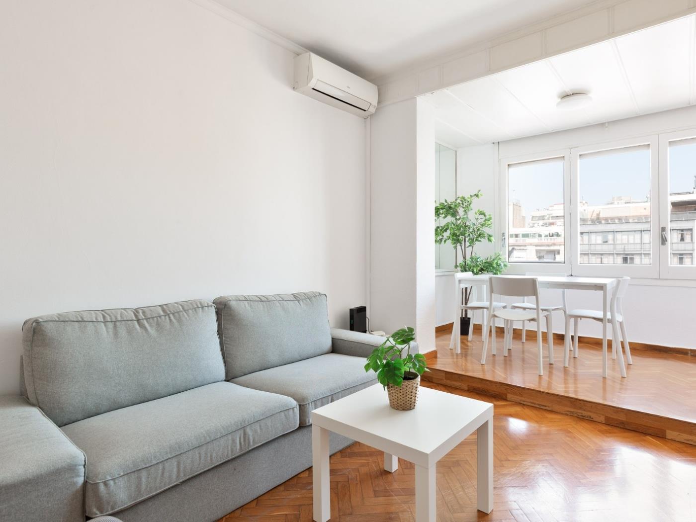 Apartment for 4 People on Calle Sepulveda - My Space Barcelona Apartments