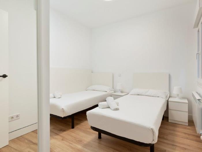 Spacious apartment for 7 people in Balmes - My Space Barcelona Apartments