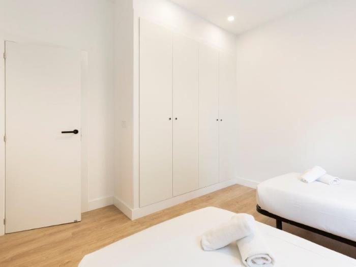Charming apartment with capacity for 7 people near the heart of the city! - My Space Barcelona Apartments