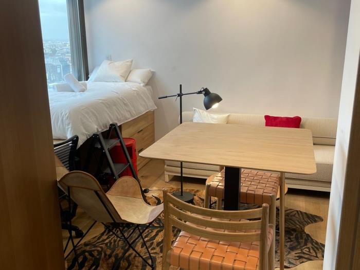 Modern Studio Loft with City Views, Rooftop Pool & Smart TV - My Space Madrid Apartments