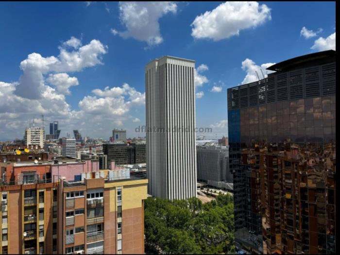 Chic Studio Loft with City Views & Rooftop Pool - My Space Madrid Apartments