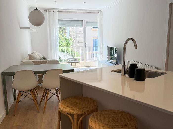 Cozy & Bright 2-Bed Apartment - My Space Barcelona Apartments