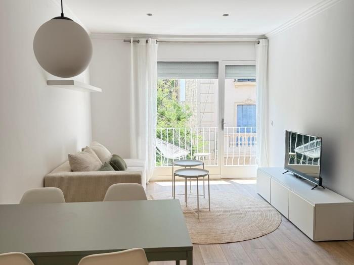 Cozy & Bright 2-Bed Apartment - My Space Barcelona Apartments